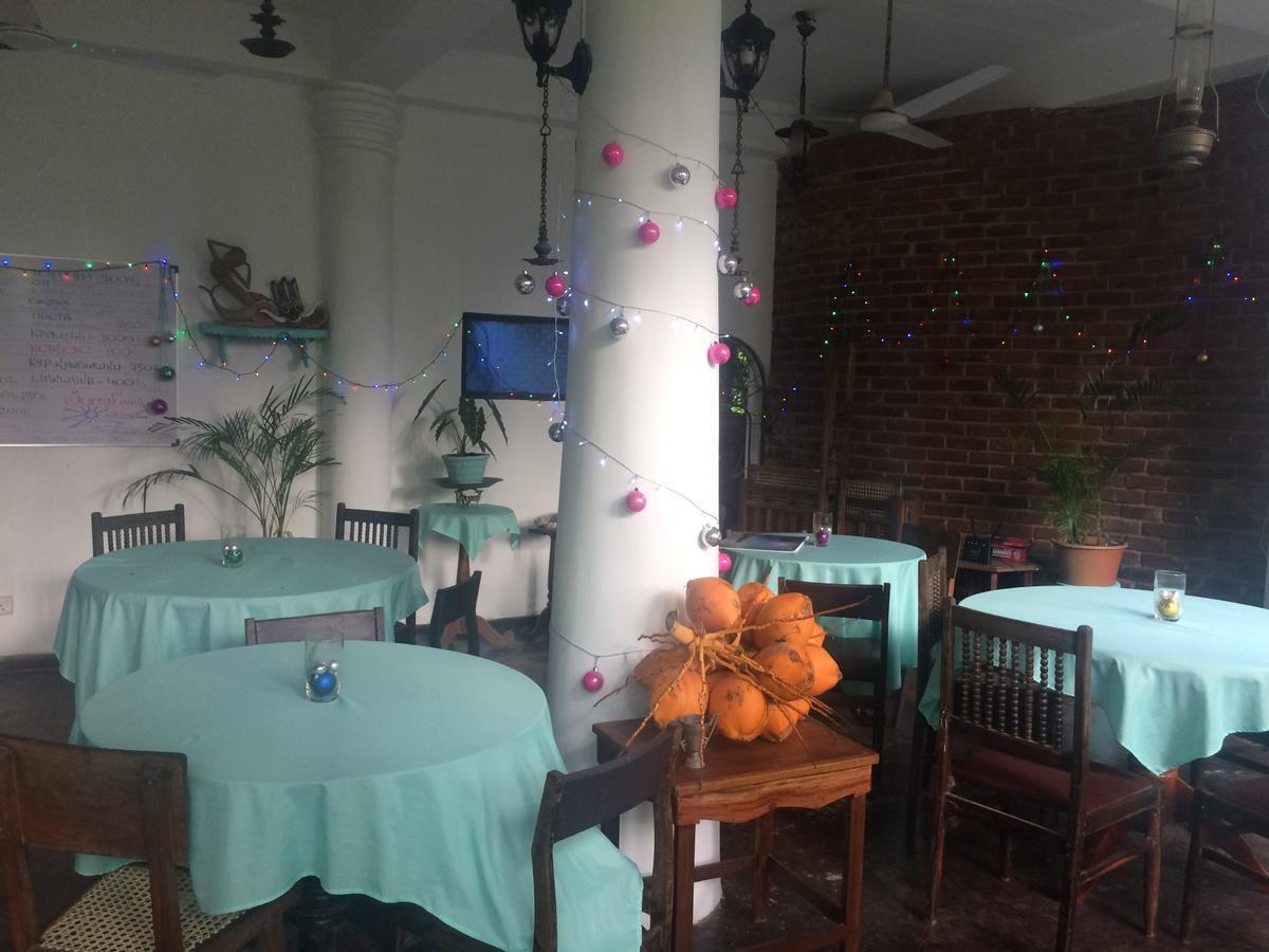 Sunny Family Hotel Unawatuna Exterior photo