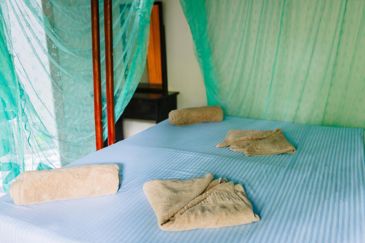 Sunny Family Hotel Unawatuna Room photo